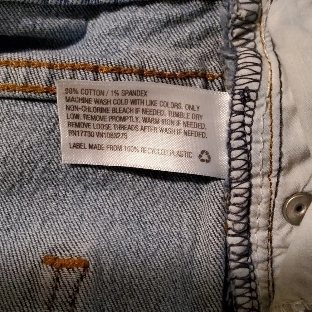 Universal Thread Vintage Straight Distressed Jeans Size 6/28R